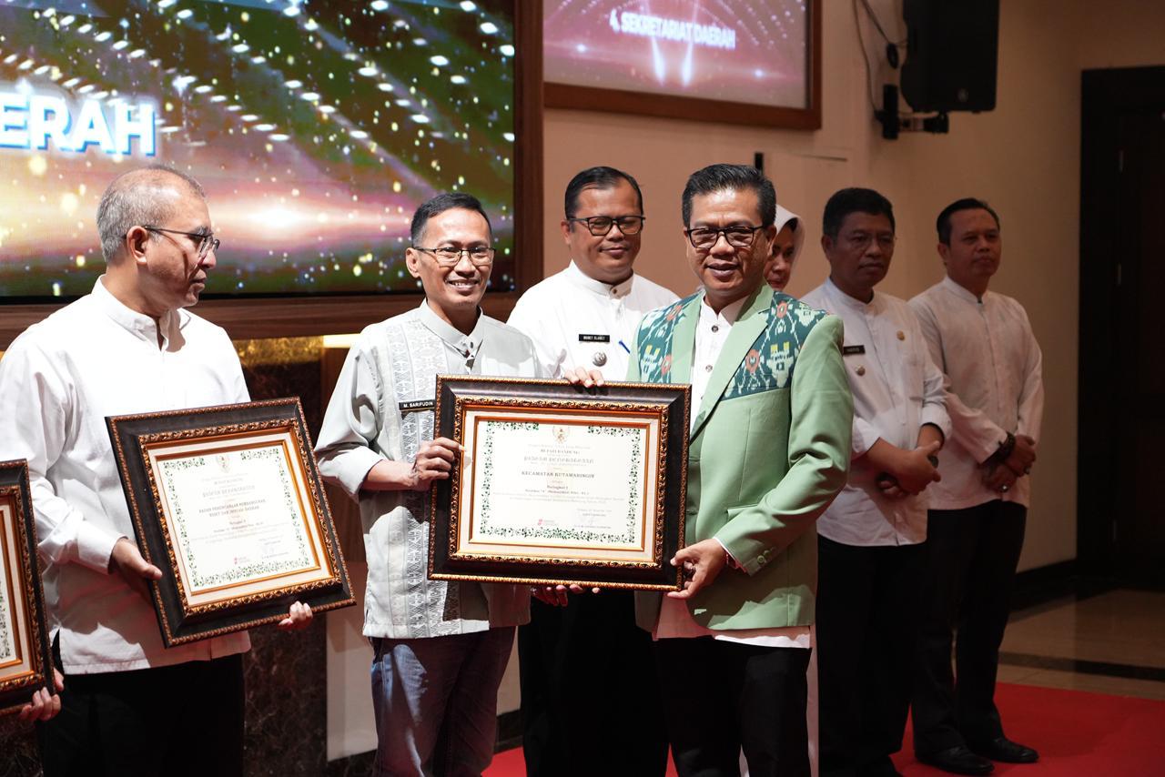 penyerahan-penghargaan-sakip-award-2025-di-lingkungan-kabupaten-bandung