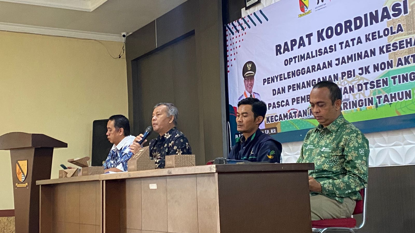 rapat-koordinasi-optimalisasi-tata-kelola-penyelenggaraan-jaminan-kesehatan-dan-penanganan-pbi-jk-non-aktif-pasca-pemberlakuan-dtsen-tingkat-kecamatan-kutawaringin-tahun-2025