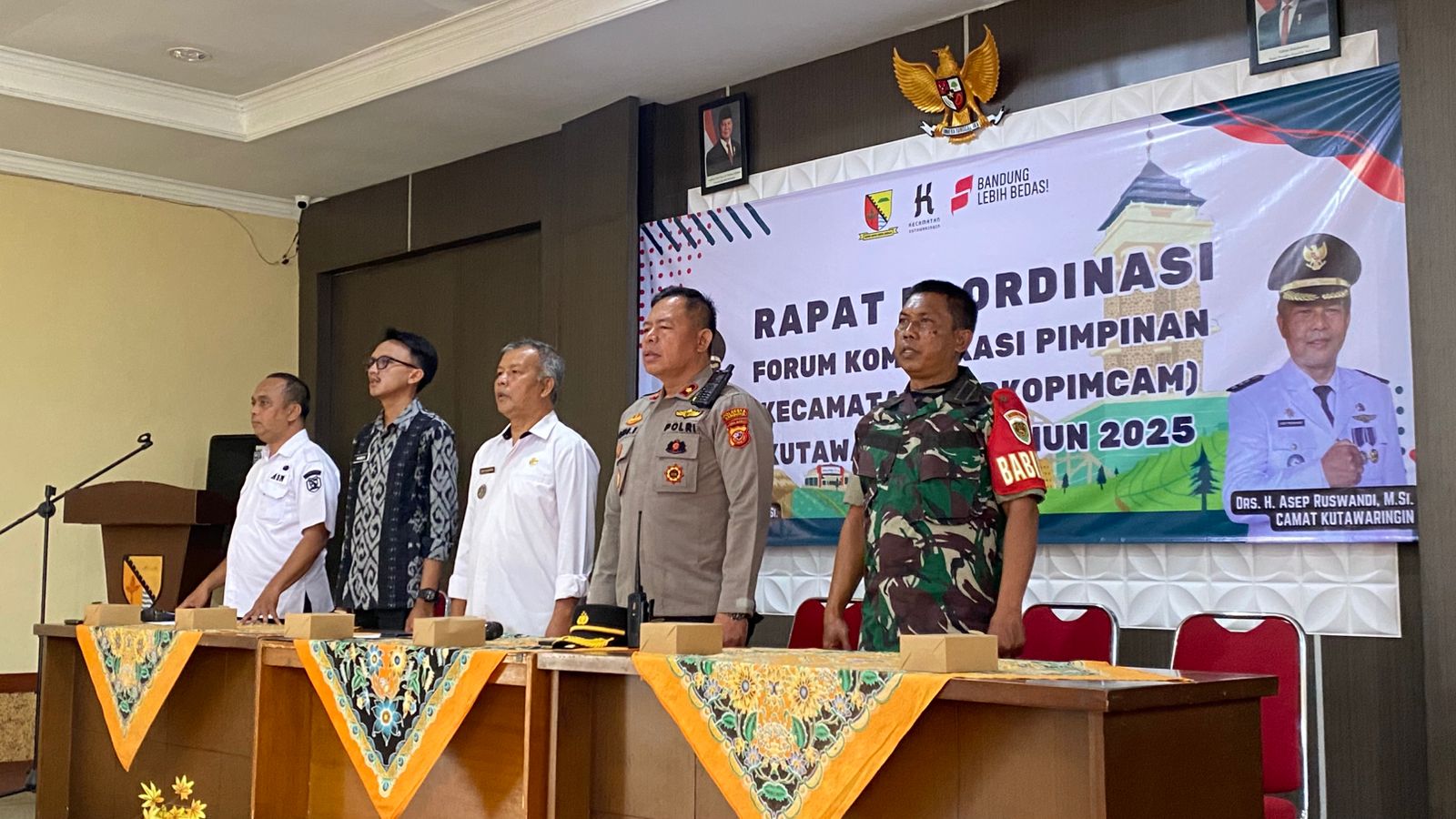 rapat-koordinasi-forum-komunikasi-pimpinan-kecamatan-forkopimcam-kutawaringin-tahun-2025-2