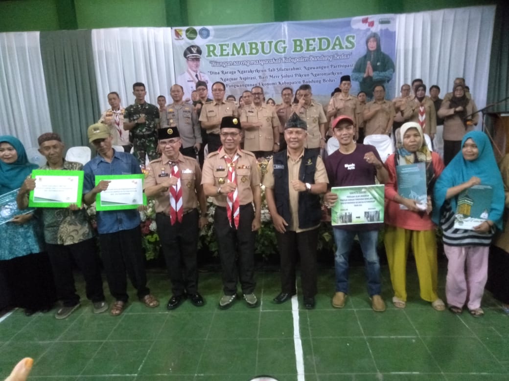 rembug-bedas-bersama-bupati-bandung-di-desa-kutawaringin