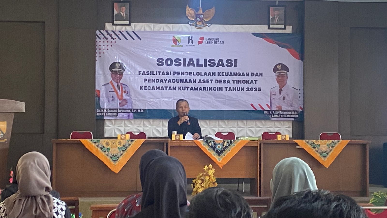 sosialisasi-fasilitasi-pengelolaan-keuangan-dan-pendayagunaan-aset-desa-tingkat-kecamatan-kutawaringin-tahun-2025-2