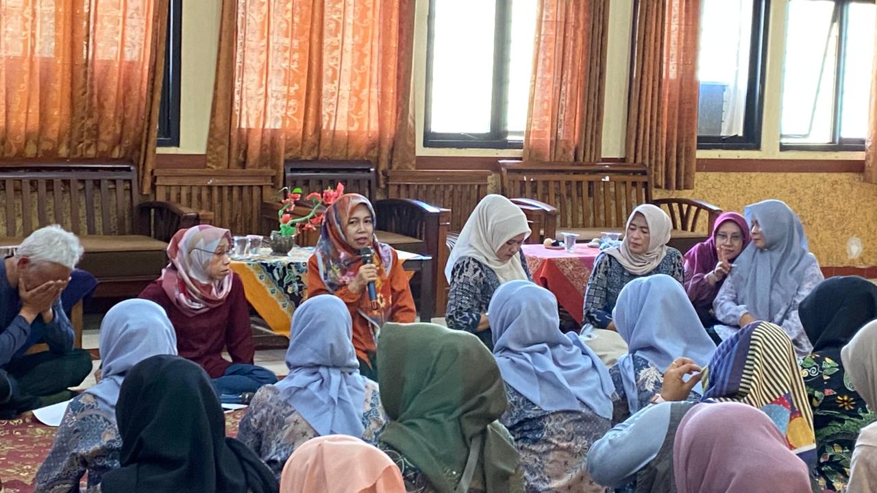 sosialisasi-pemberdayaan-perempuan-melalui-pendidikan-dan-pelatihan-keterampilan-untuk-kesejahteraan-keluarga-tingkat-kecamatan-kutawaringin-tahun-2025