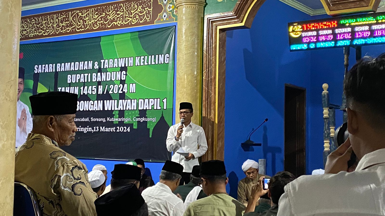 buka-bersama-dan-tarawih-keliling-bersama-bupati-bandung-dan-tim-safari-ramadhan-tingkat-kabupaten-bandung-di-wilayah-dapil-1-desa-jatisari-kecamatan-kutawaringin