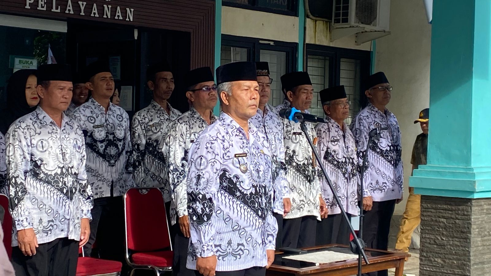 upacara-hari-guru-nasional-dan-hut-pgri-ke-80-tingkat-kecamatan-kutawaringin-tahun-2025