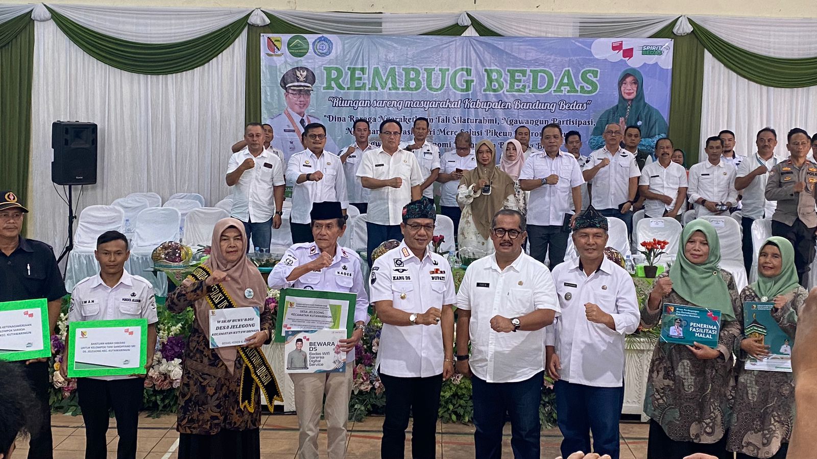 rembug-bedas-bersama-bupati-bandung-di-desa-jelegong