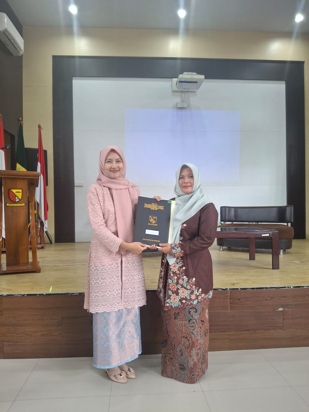 awarding-keterbukaan-informasi-publik-tingkat-kabupaten-bandung-dan-sosialisasi-klasifikasi-informasi-publik-tahun-2025