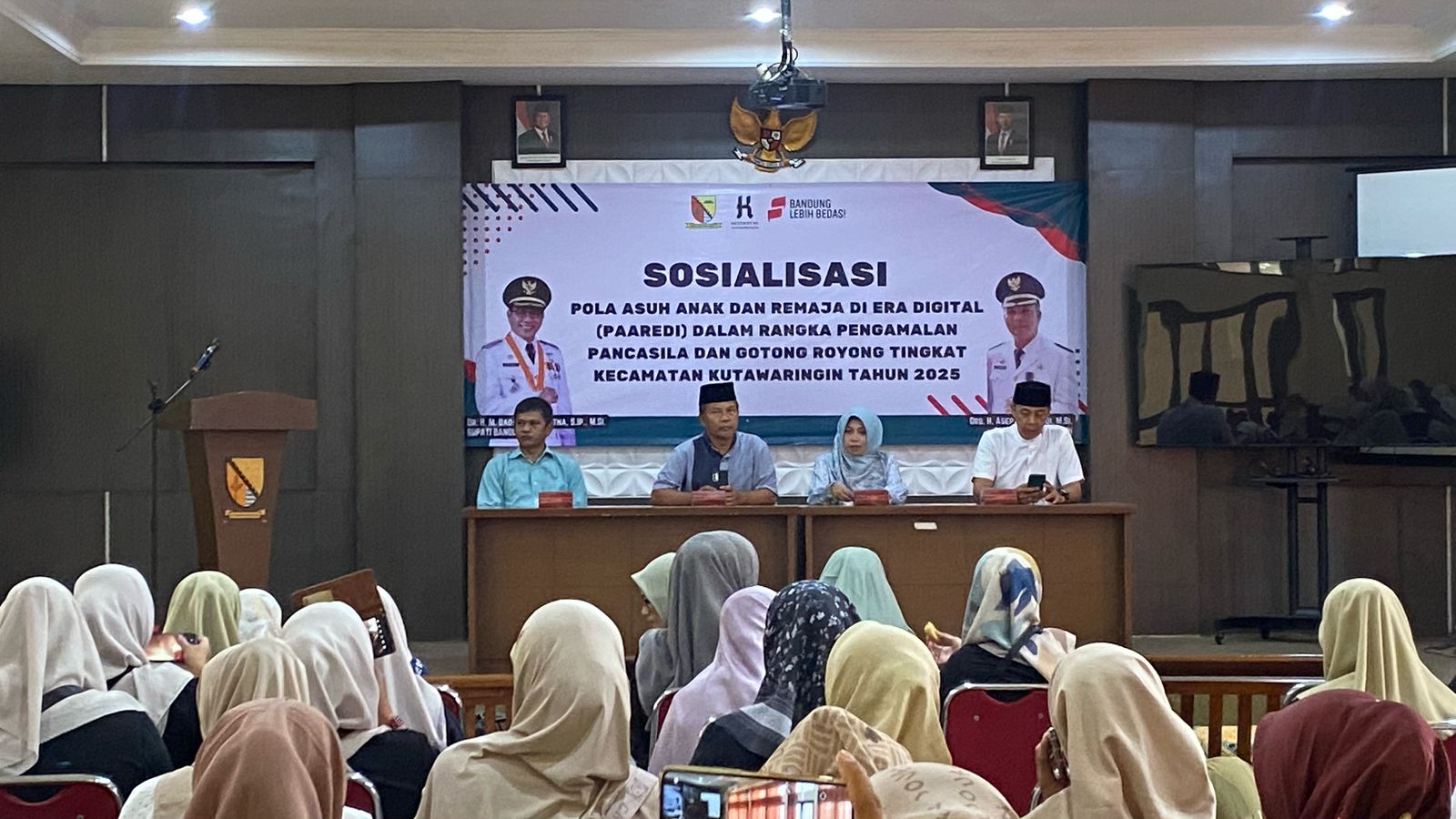 sosialisasi-pola-asuh-anak-dan-remaja-di-era-digital-paaredi-dalam-rangka-pengamalan-pancasila-dan-gotong-royong-tingkat-kecamatan-kutawaringin-tahun-2025