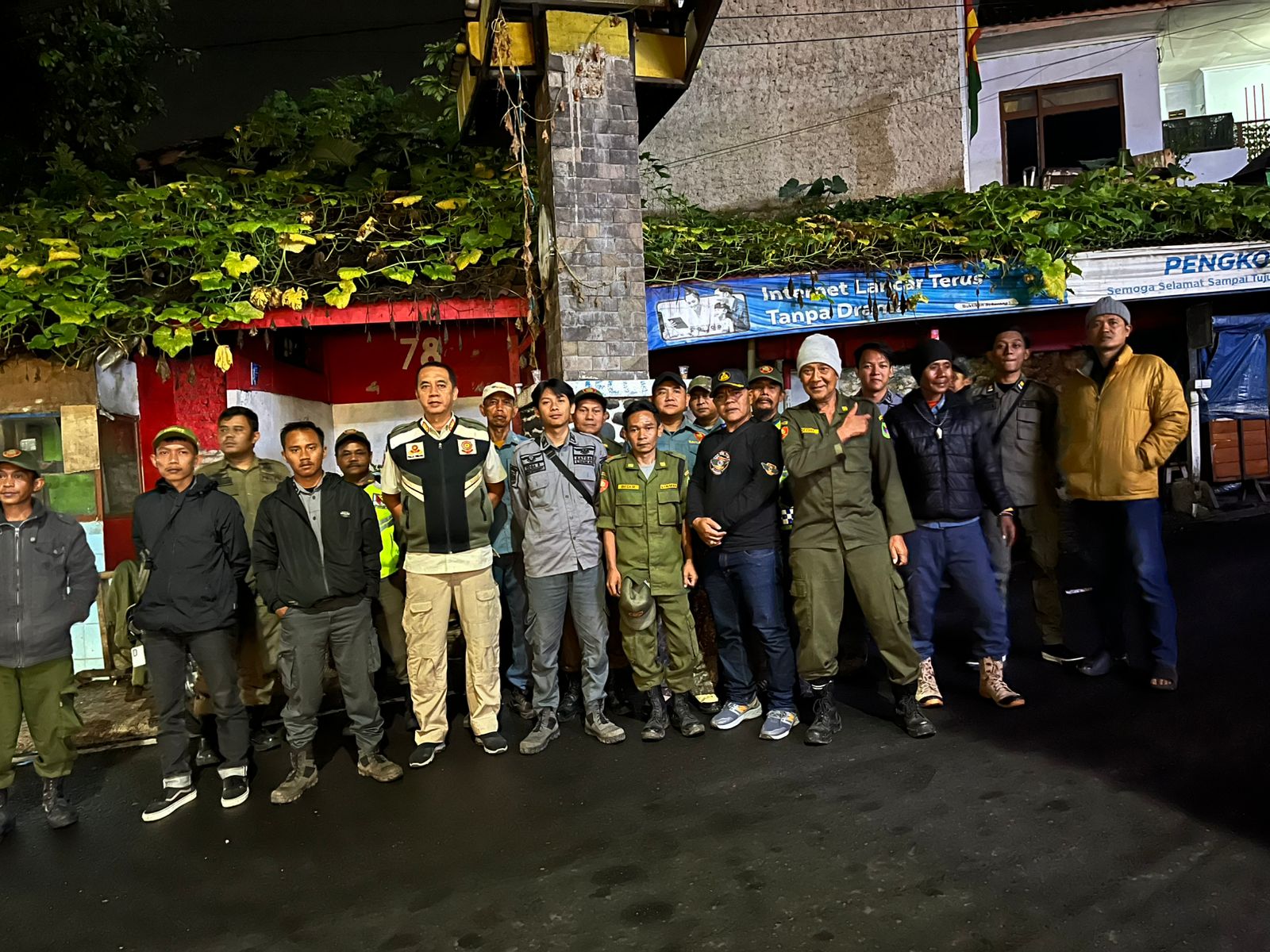 patroli-kesiapsiagaan-malam-pergantian-tahun-baru-2026-di-wilayah-kecamatan-kutawaringin