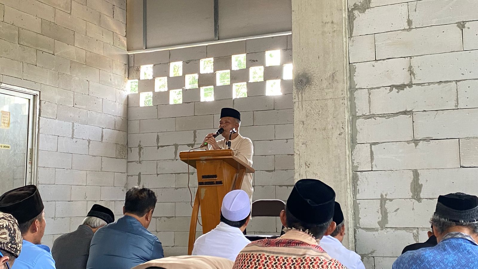 jum-atan-perdana-di-masjid-nur-alif-kawasan-sor-jalak-harupat